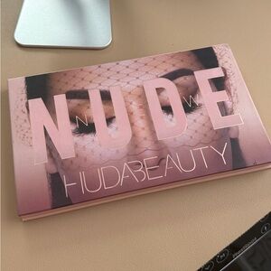 Huda Beauty Eyeshadow Palette